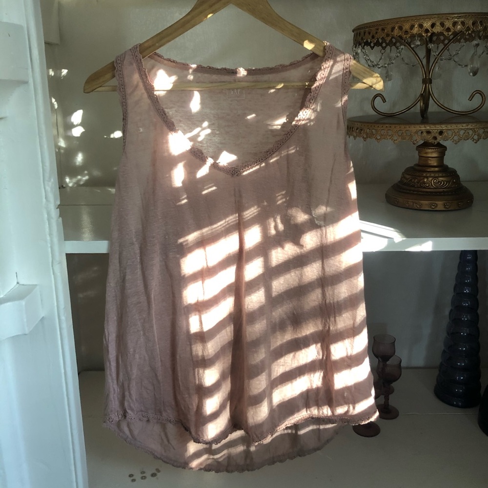 Gap sleeveless blouse with lace embroidery